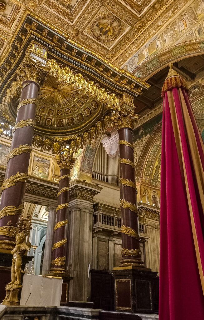 Santa Maria Maggiore arco trionfale dettaglio trono vuoto